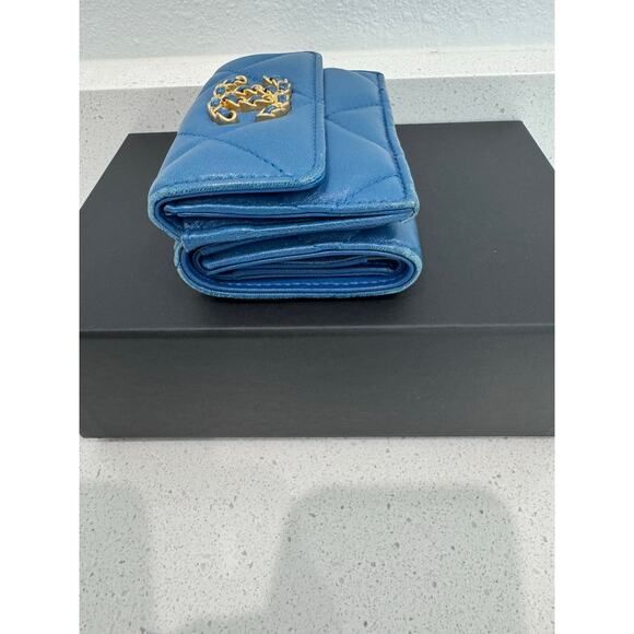 Chanel Quilted Blue Mini Wallet (CC Logo / Turn-Lock) - Picture 8 of 12